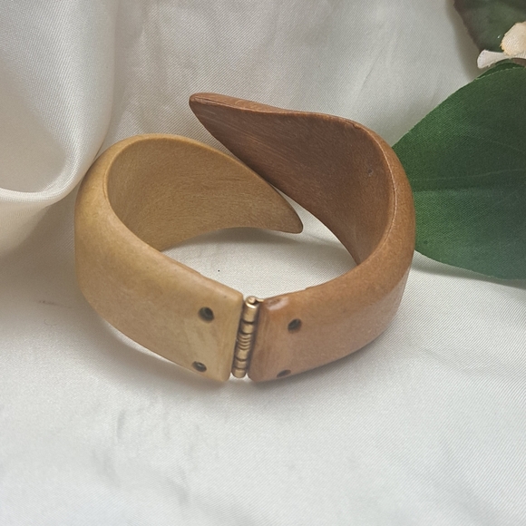 Vintage Wooden Two Tone Hinged Clamper Bracelet Brown Tan Women's OS Lightweight - Picture 4 of 9